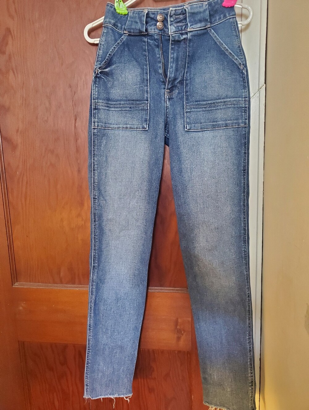 Hollister Ultra High Rise Mom Jean Patch Pocket W24 L29 Size 0L